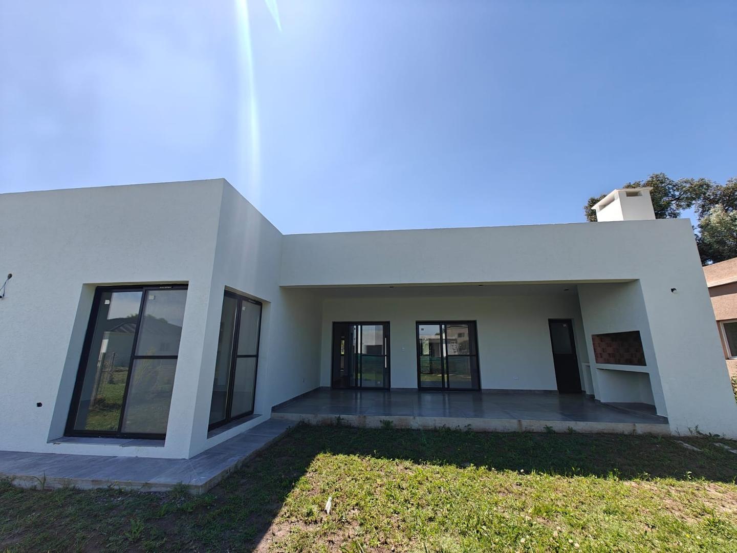 Casa en Venta en Pilar del Este - San Ramon, USD 165.000