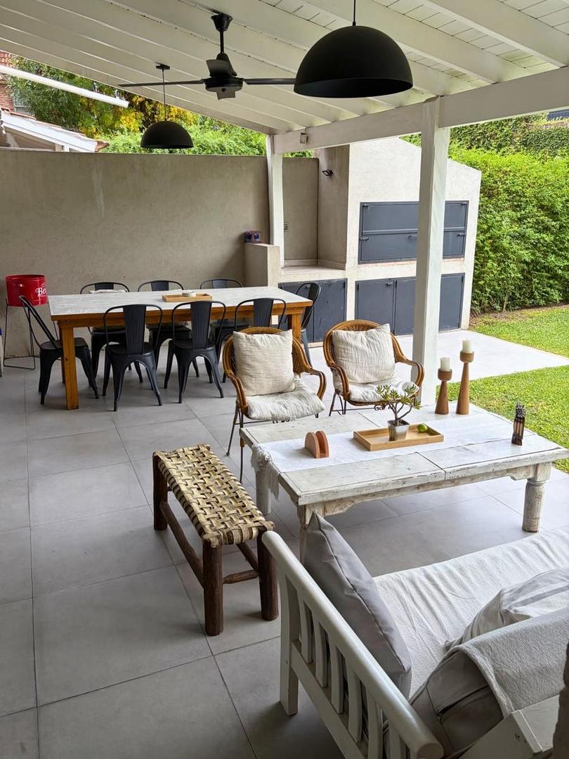 UNICA CASA EN ALQUILER  en B° El Portal