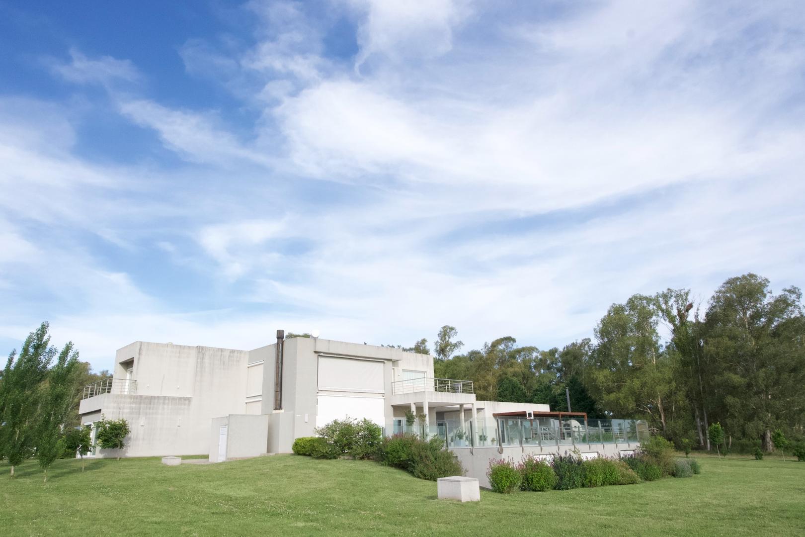 Excelente Casa en Venta en Barrio Quebradas,Baradero.