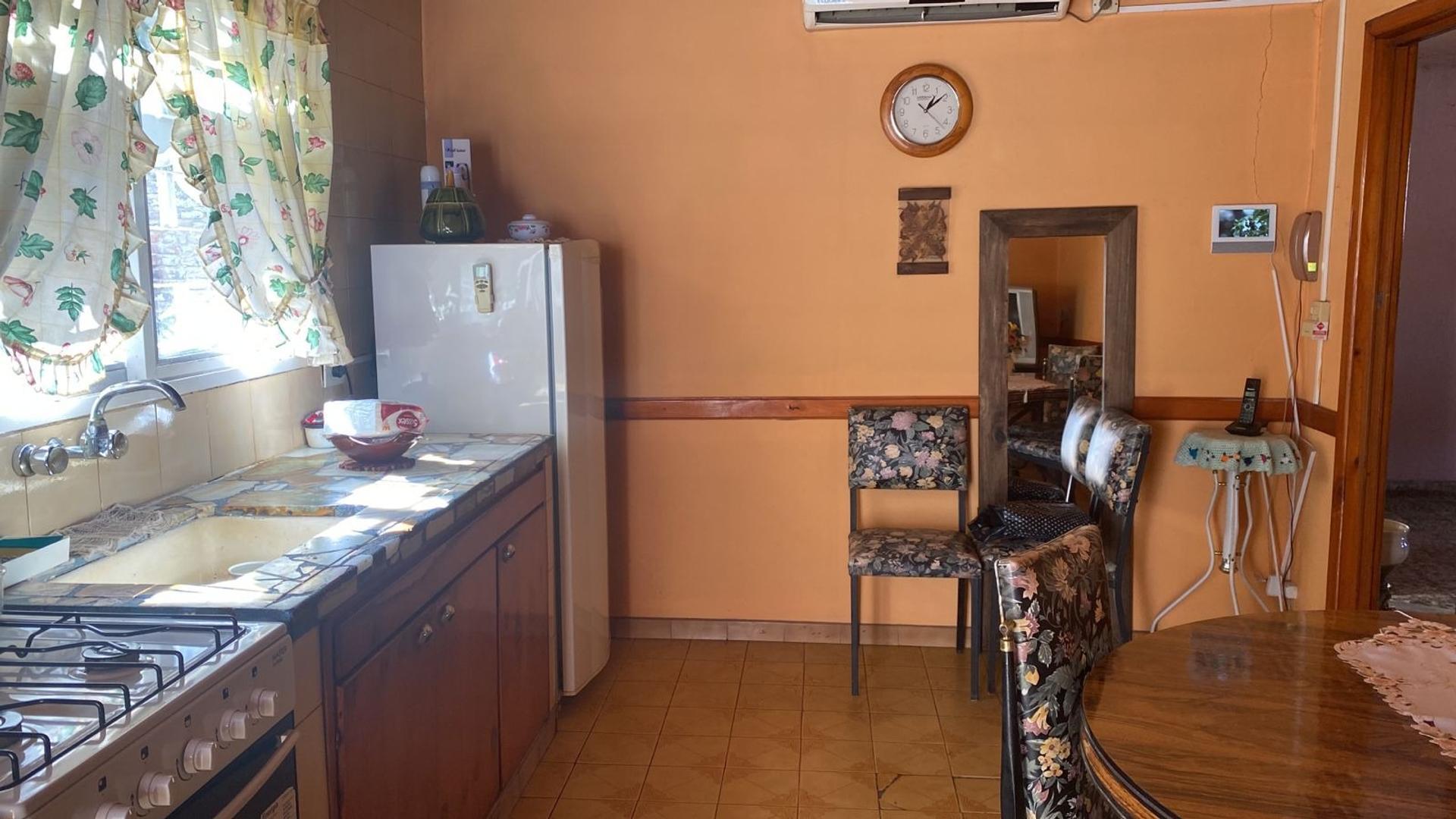 Casa 3 ambientes con 2 baños