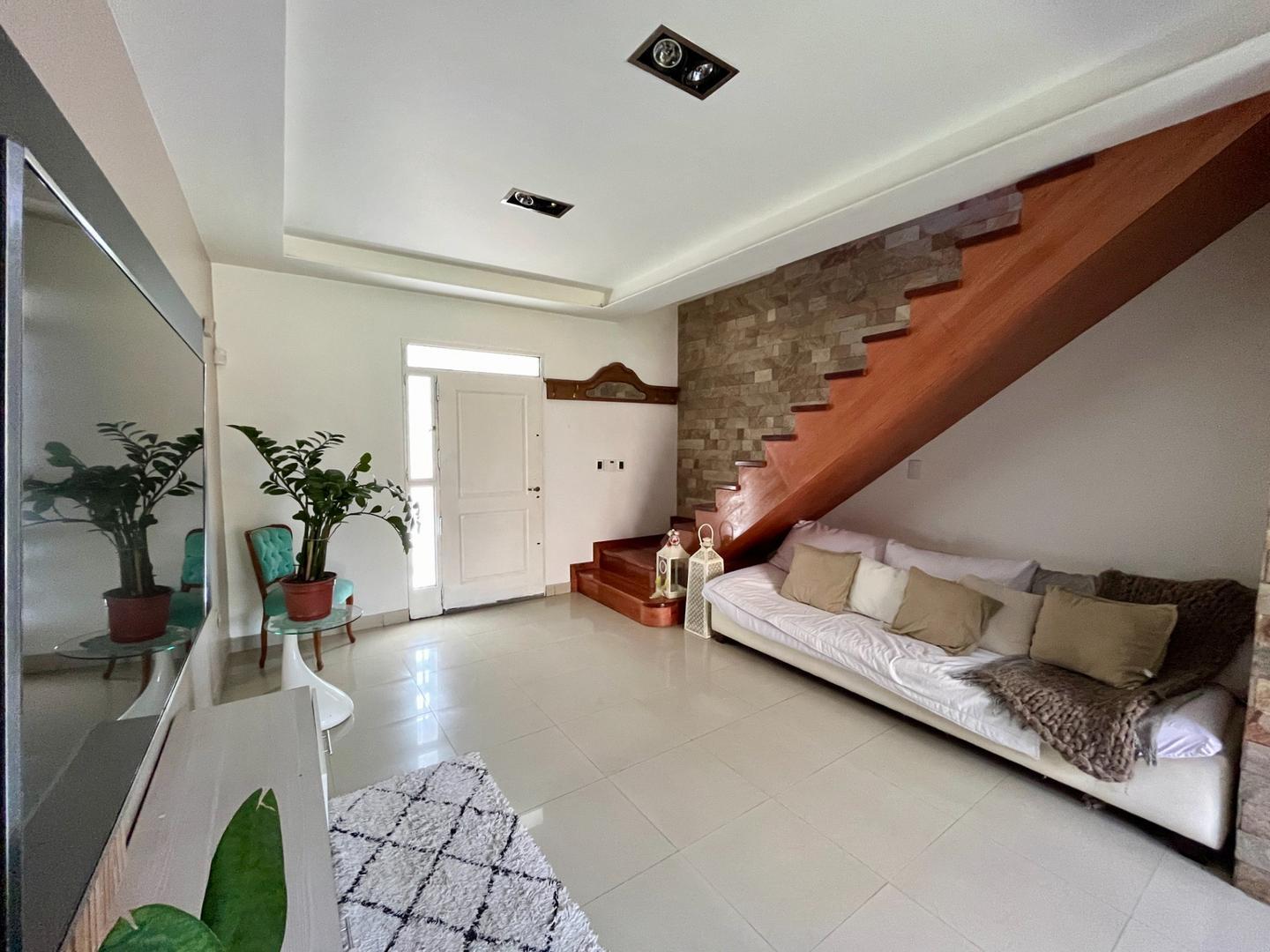 Casa en Venta en Villa Sarmiento, USD 220.000