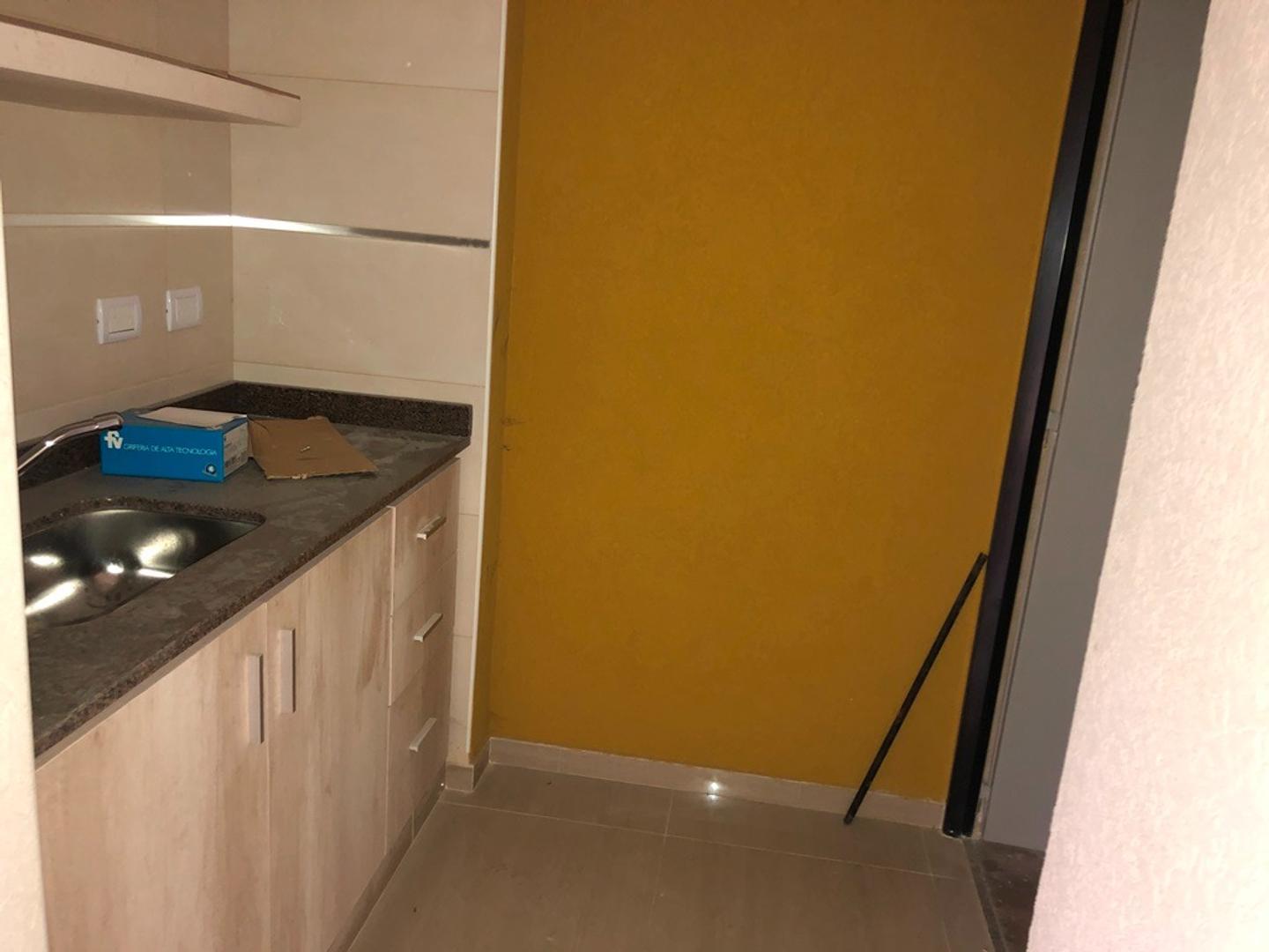 OFICINA EN ALQUILER :: PARQUE INDUSTRIAL MORON :: 190m2