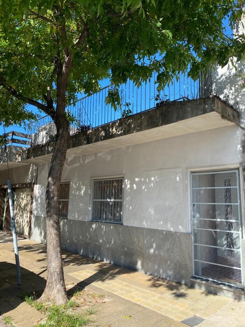 Casa lideal dos familias con fondo