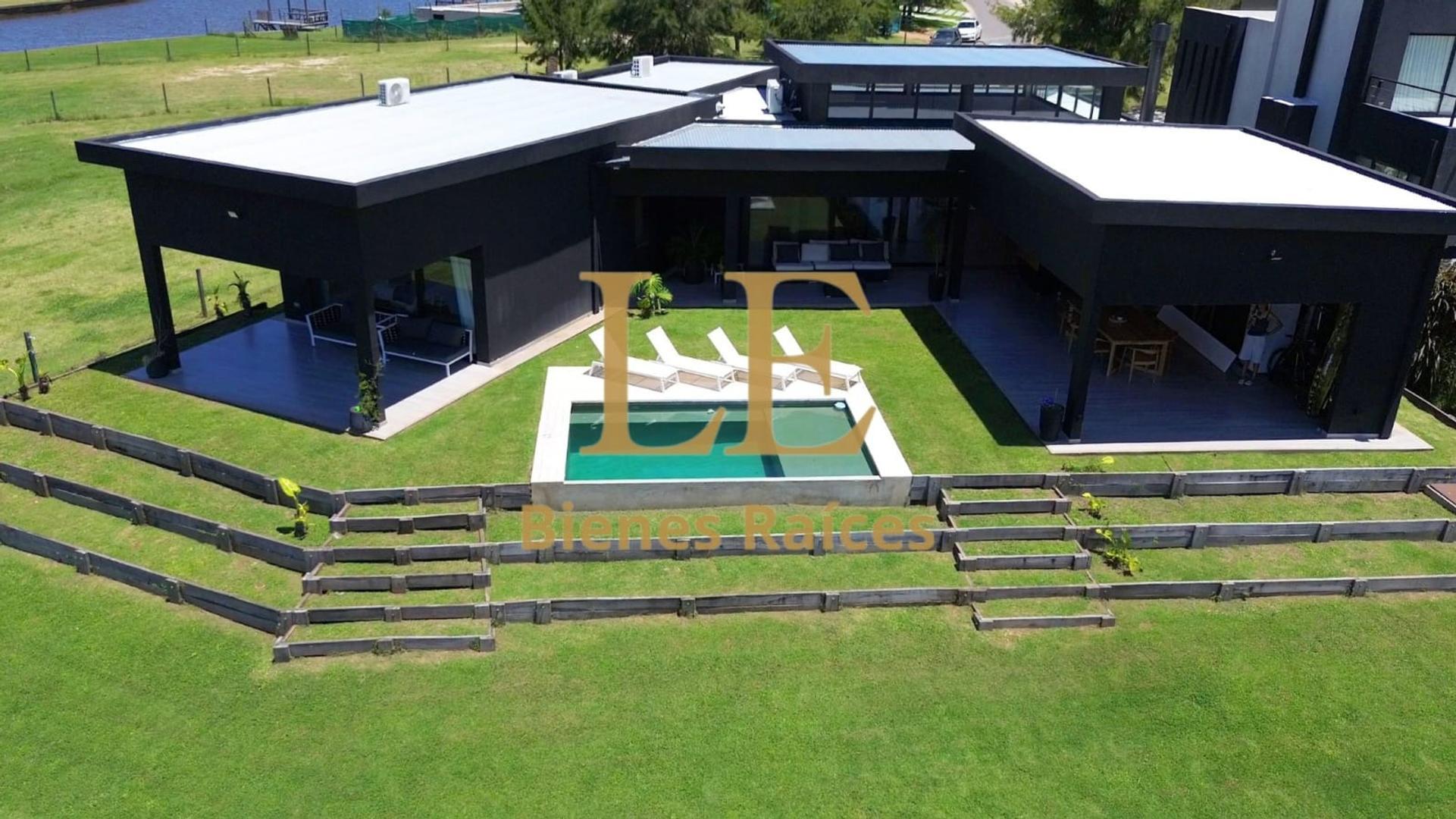 Casa 4 ambientes con 3 baños