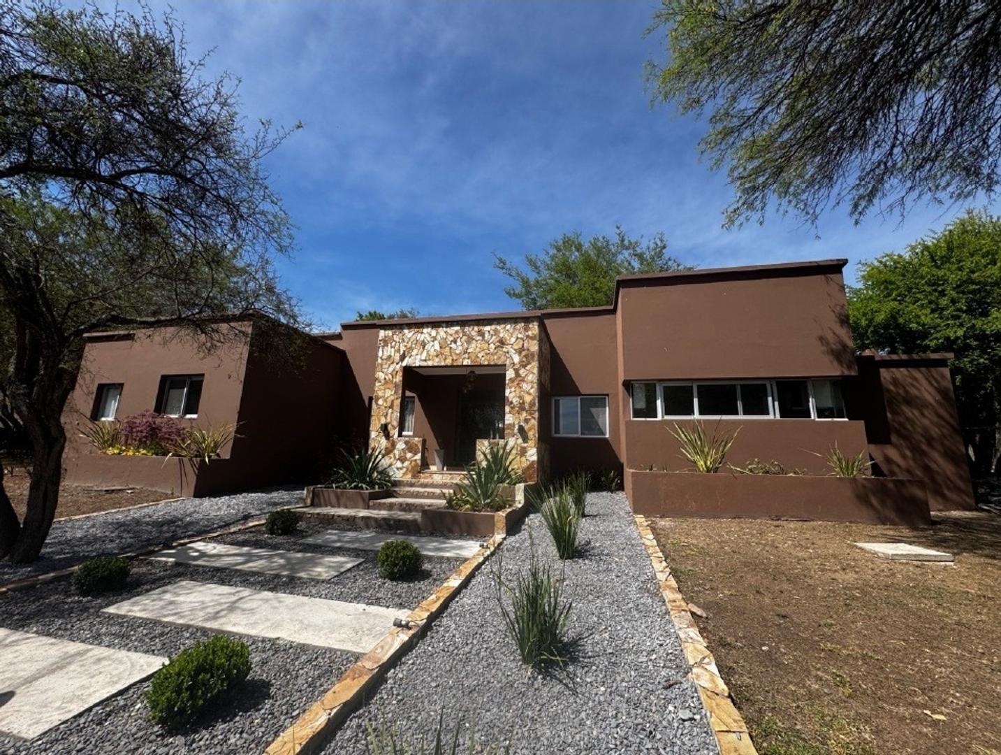 Exc casa 3 dor esc/suite/qcho/parr/gal La Lucinda Norte