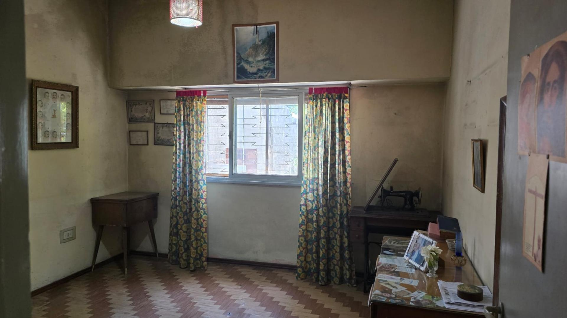 casa - LOTE 10x 26- VENTA , 4 amb- VILLA LUZURIAGA.-