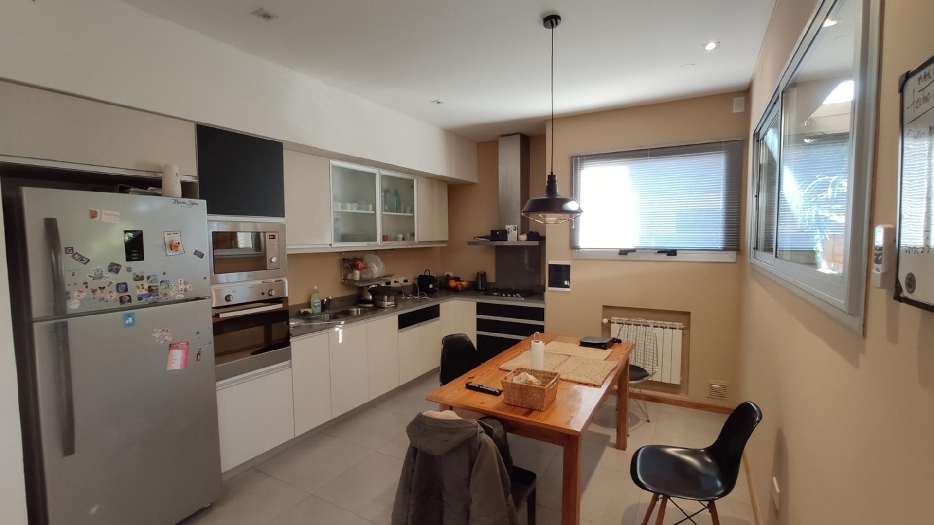 Casa 4 ambientes con 3 baños