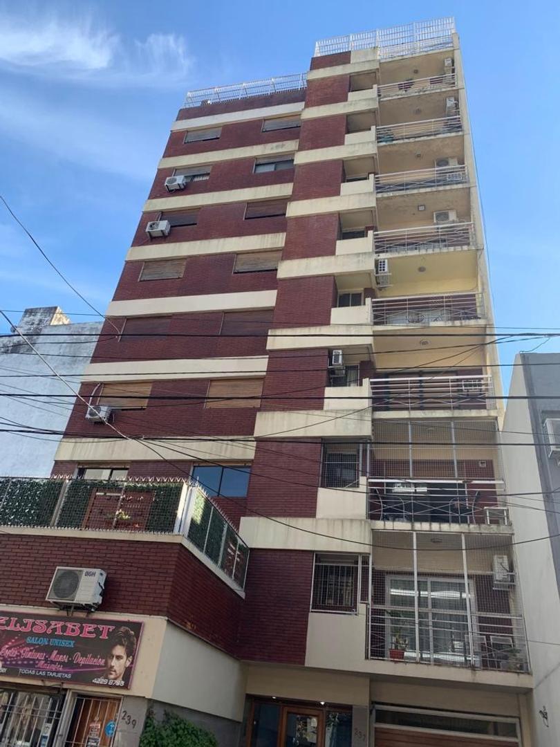 AVELL CENTRO 4 AMBIENTES CON BALCÓN TERRAZA Y COCHERA