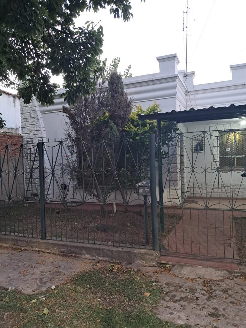 CASA EN MONTE GRANDE CON FONDO LIBRE 