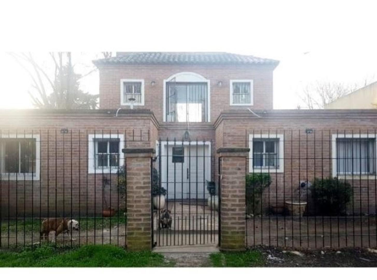 CASA DE 4 AMBIENTES, ROBLES DEL MONARCA, LA LONJA 