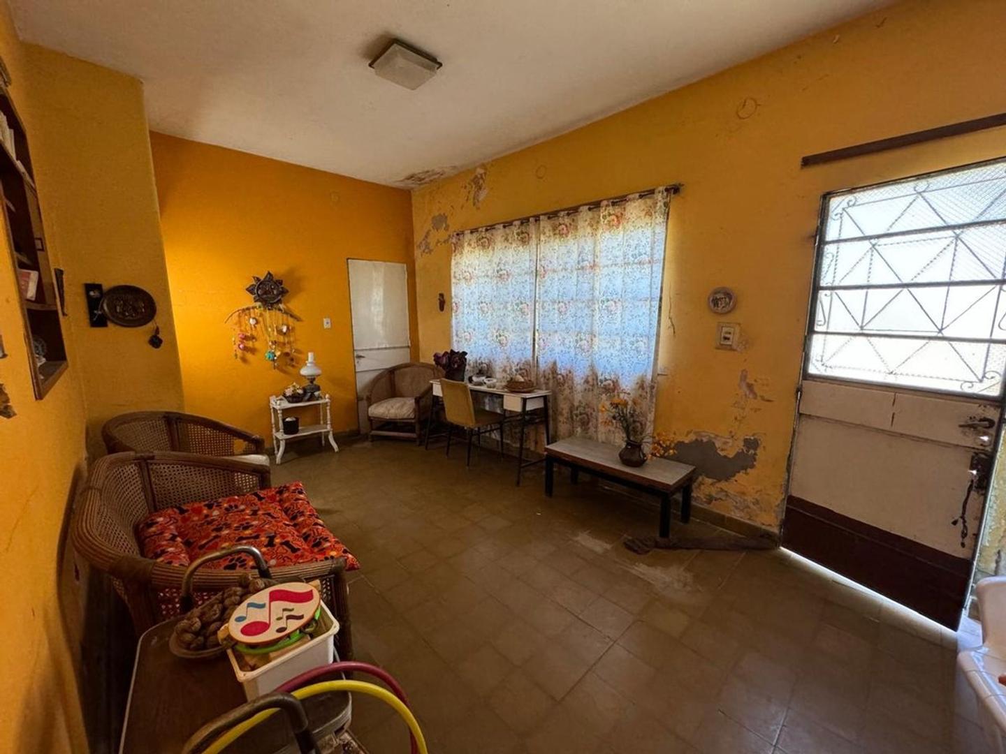 Casa céntrica, amplio terreno, San Nicolas