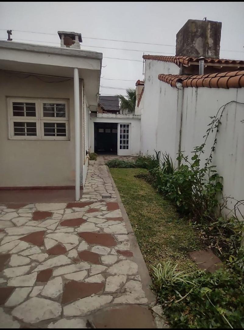 venta casa 4 amb + depto 3 amb castelar cerca Alem