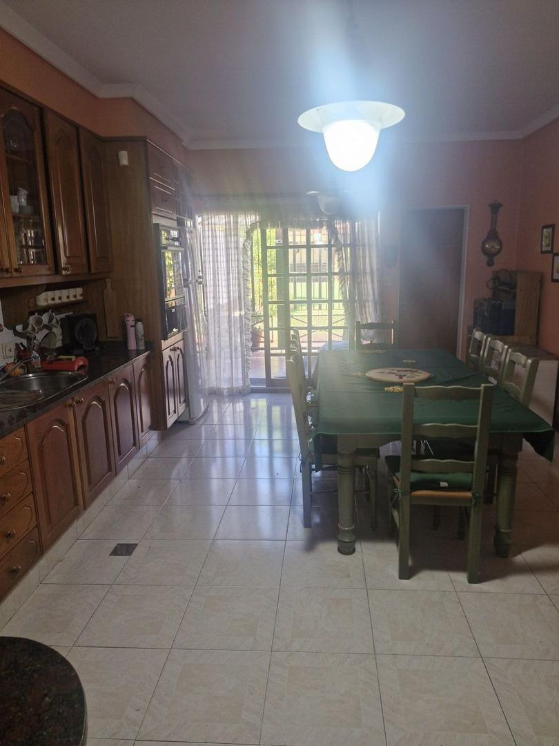Casa 5 ambientes con 4 baños