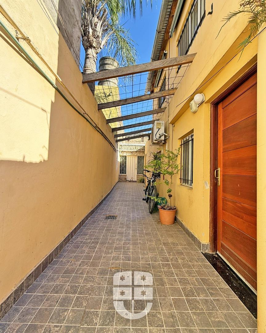 CASA DE PASILLO EN VENTA, EN ARROYITO! (NO ES PH)