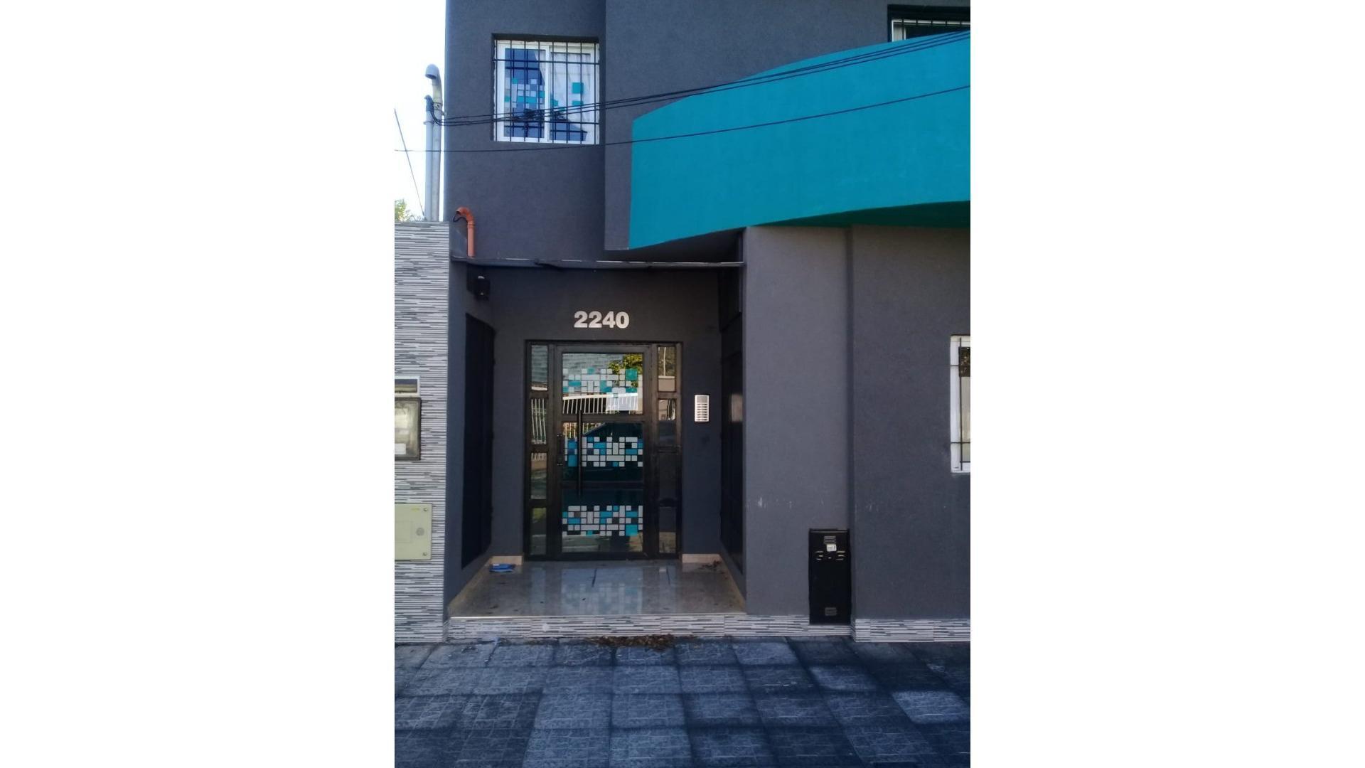 Depto 3 amb. c amplio patio (V. Cardozo 2000- Lomas del Mira