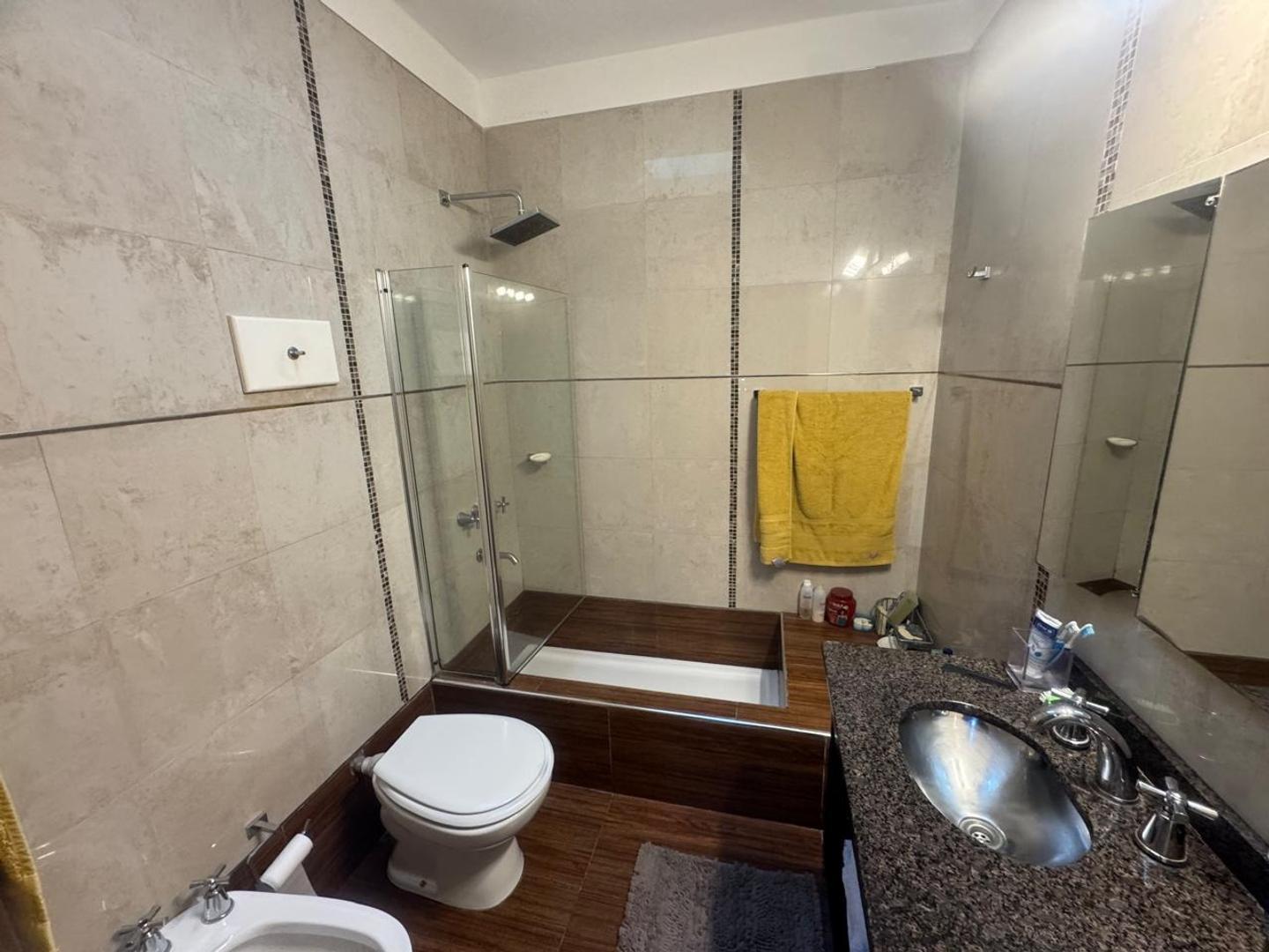 Casa 6 ambientes con 4 baños