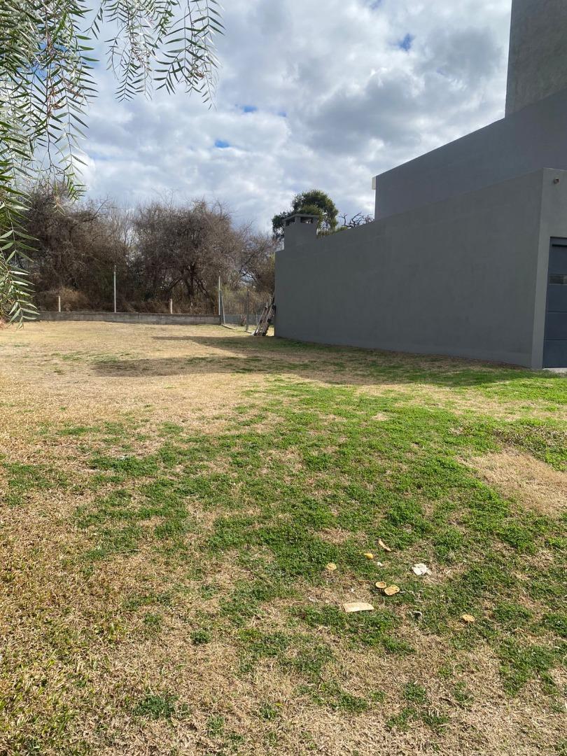 Lote con ESCRITURA en Docta AVENIDA listo para construir 