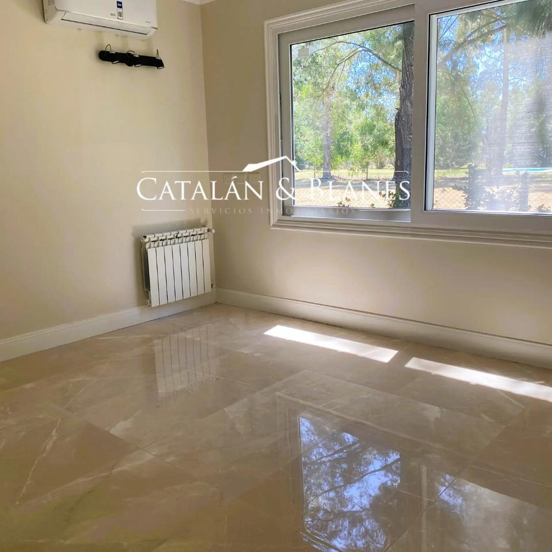 Exclusiva Casa en Miralagos: Estilo, Comodidad y Vistas Inig