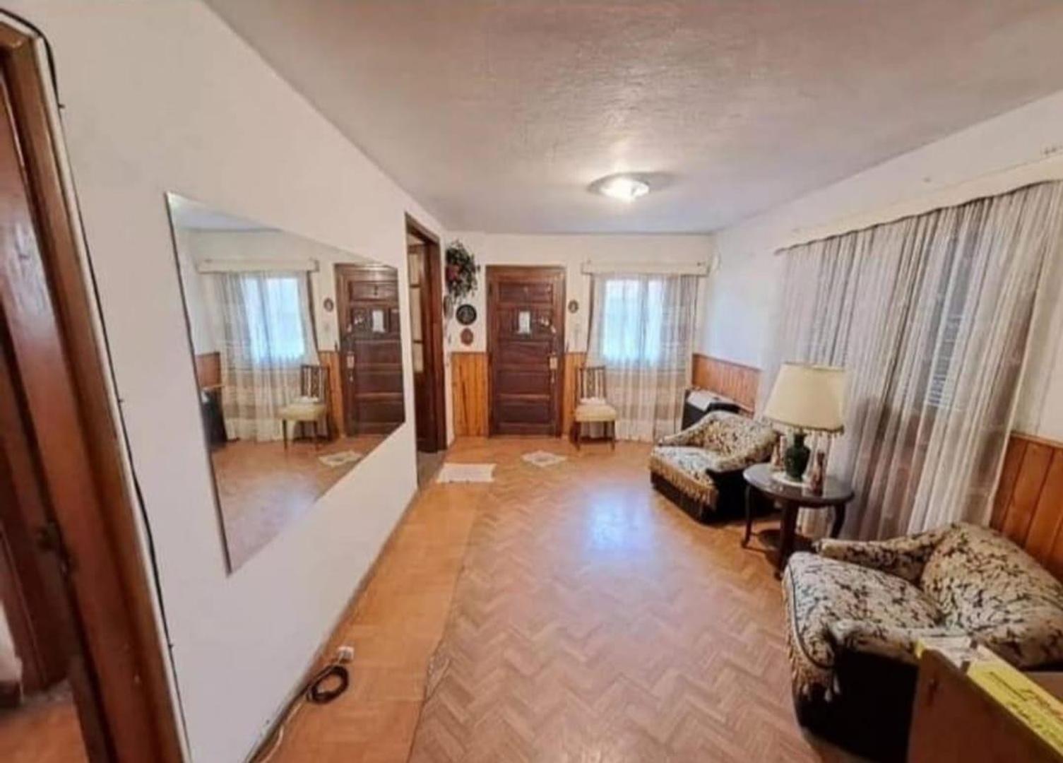 Venta. Casa. 4 Ambientes. Patio, Parrilla, Fondo Libre.