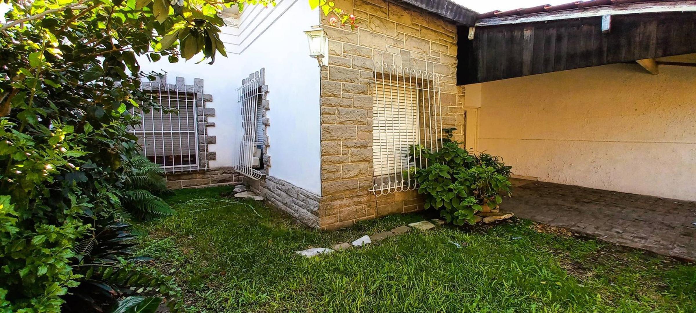 Casa 3 ambientes con 2 baños