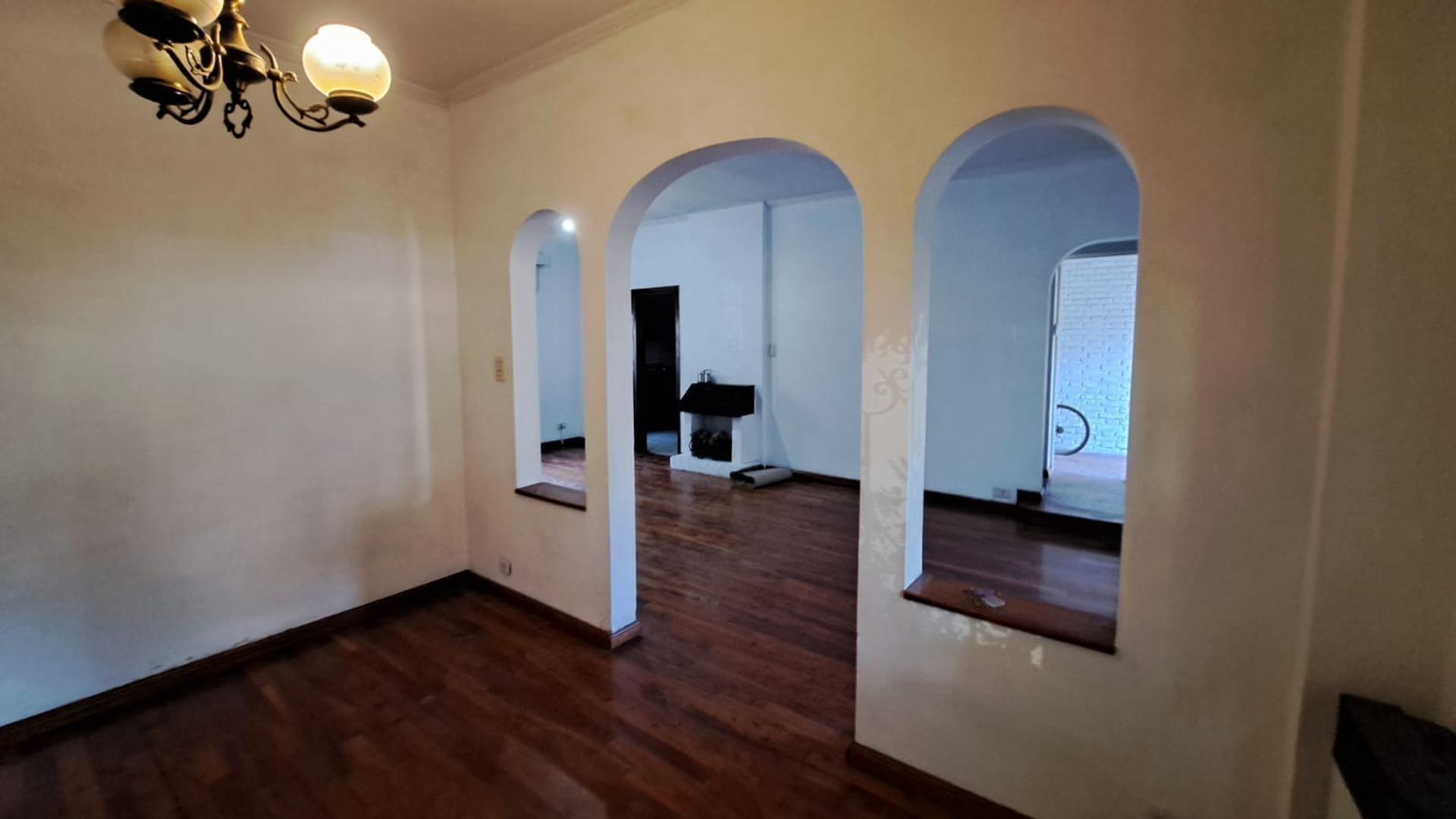 Depto Tipo Casa 4 ambientes con 2 baños