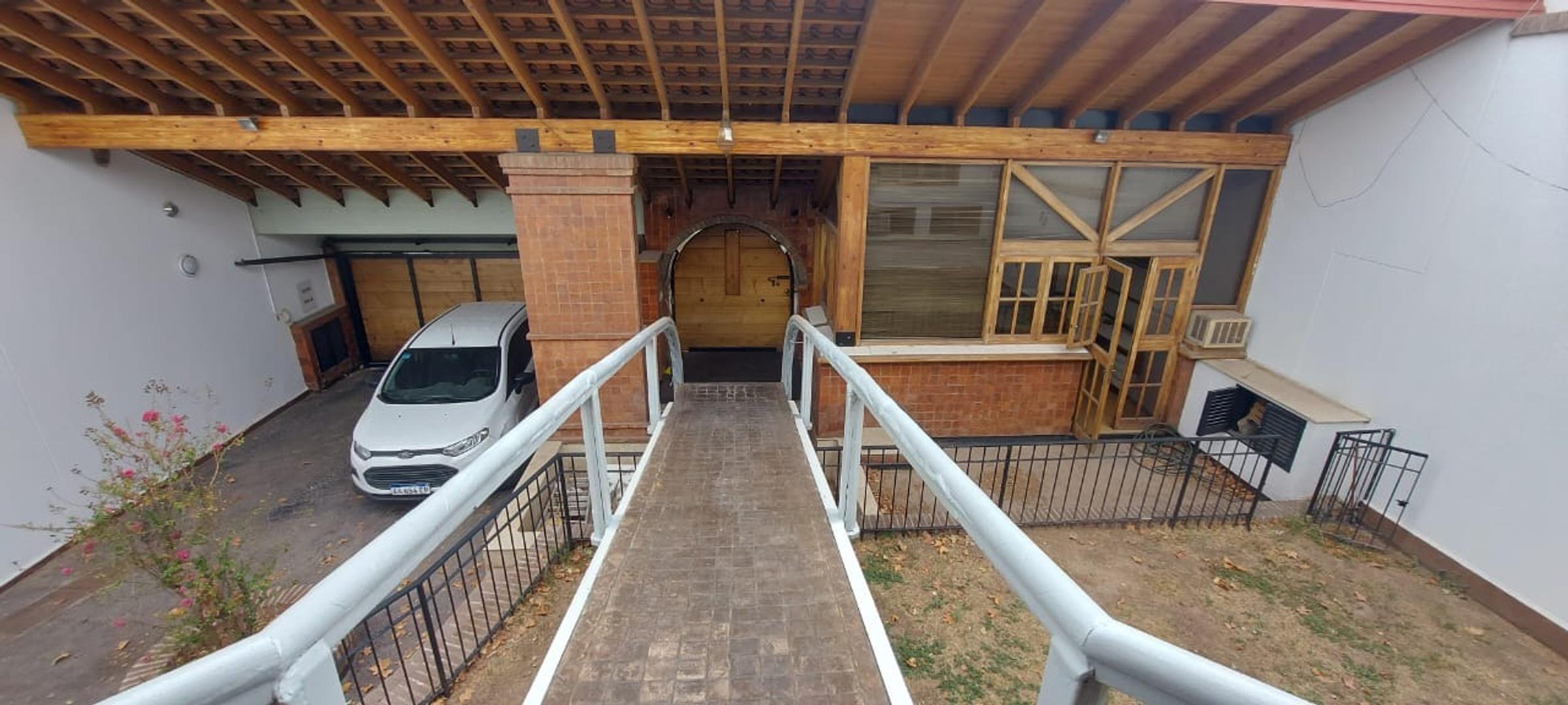 Casa 6 ambientes con 6 baños