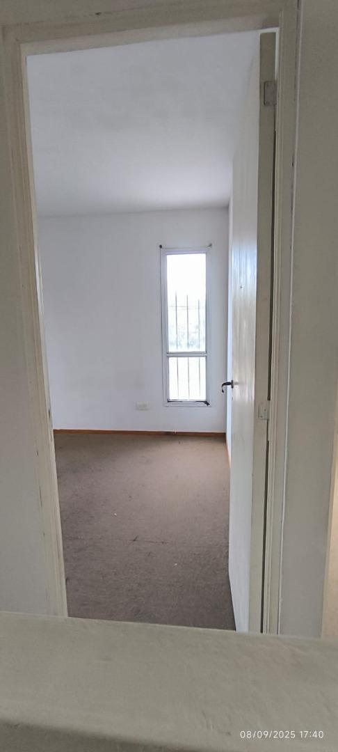 Casa en Alquiler con 2 cocheras