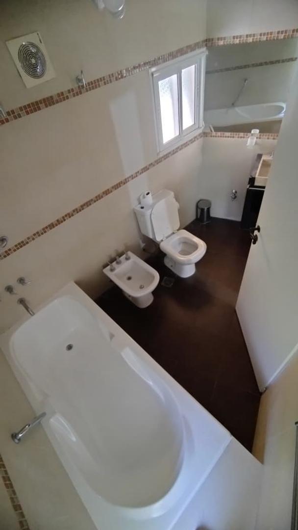 CASA EN ALQUILER, TRES AMBIENTES, BARRIO CERRADO LOS TRONCOS