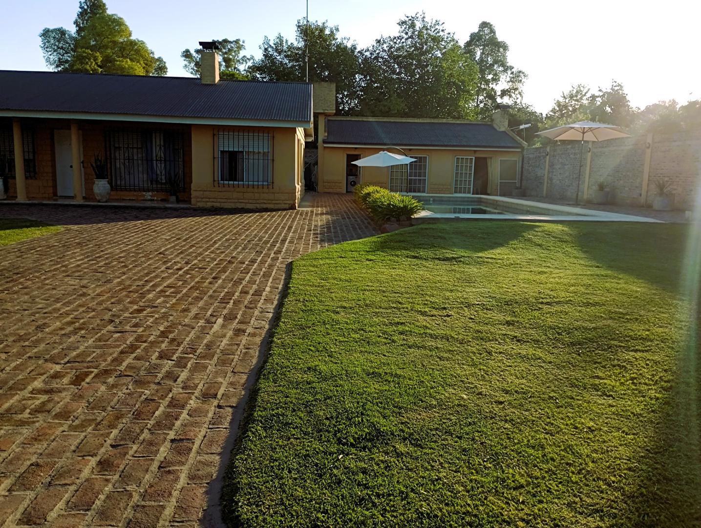 VENTA CASA QUINTA PISCINA, PARQUE, QUINCHO LA REJA 1300M2