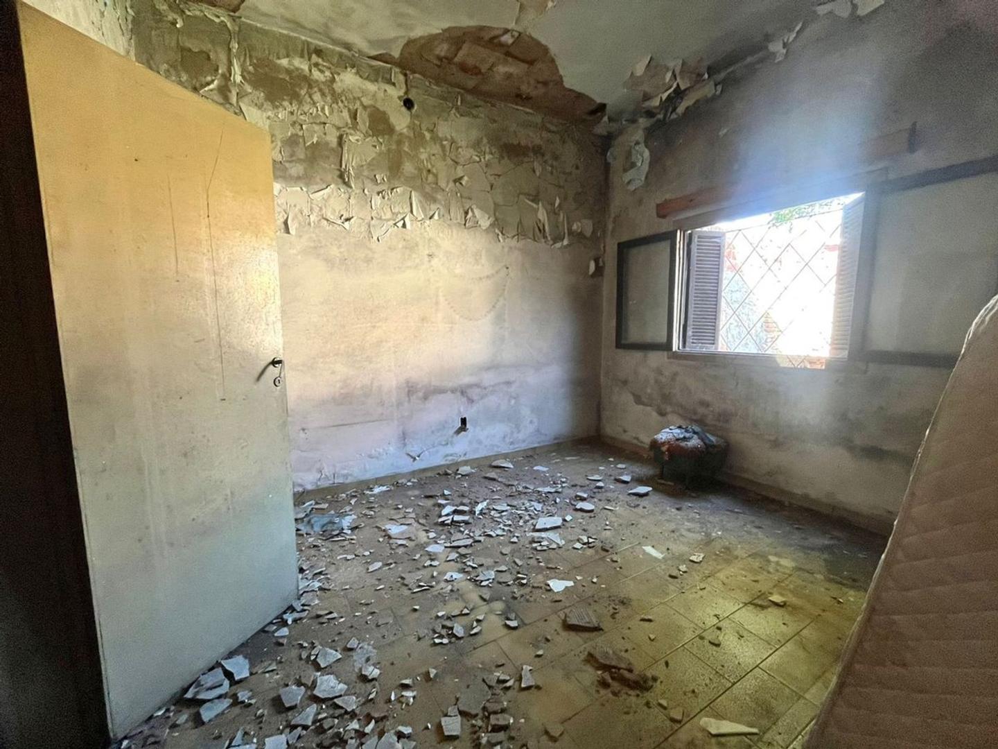 CASA A REFACCIONAR/TERRENO EN LANÚS