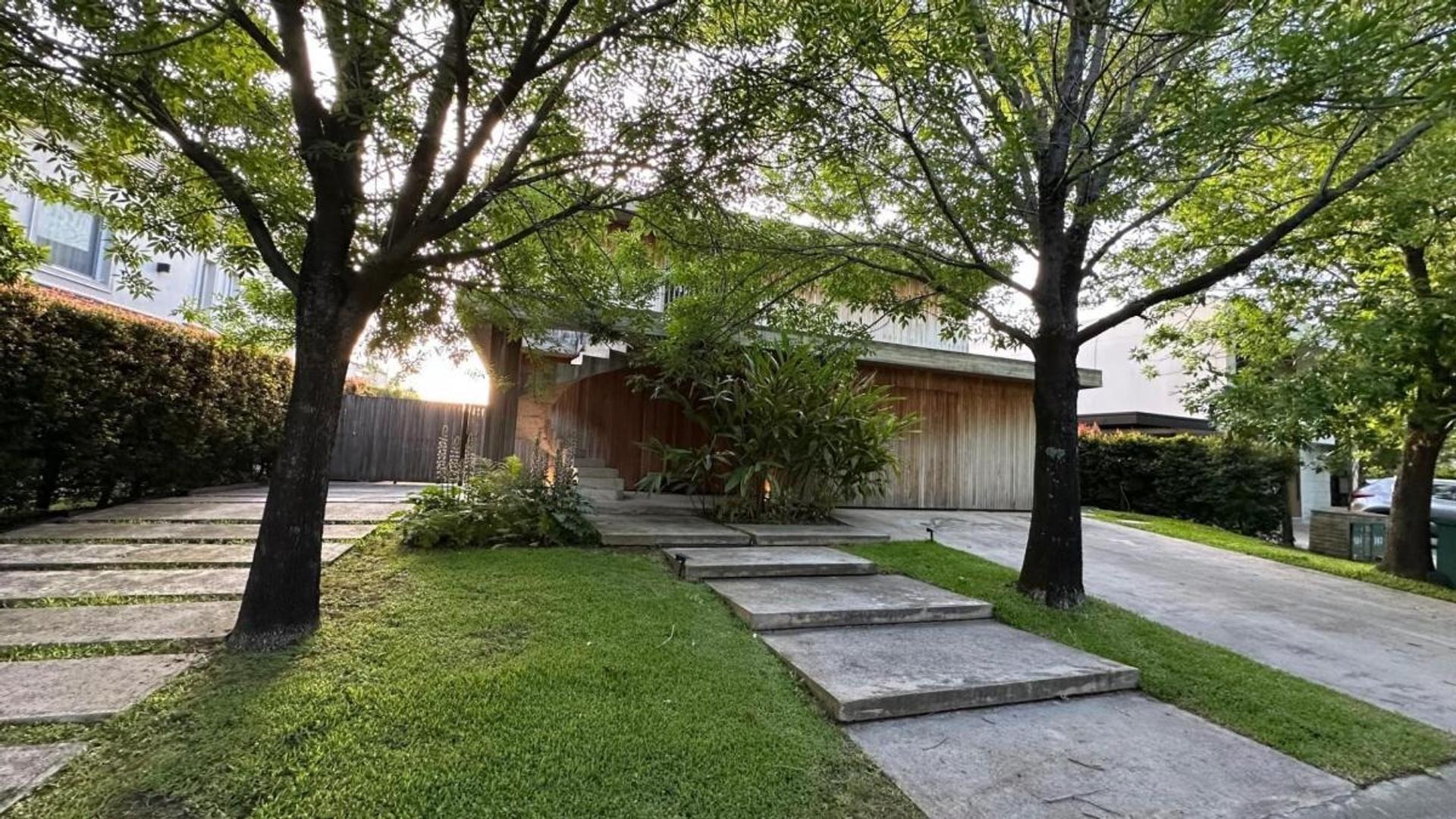 Excelente Casa En Alquiler En Santa Catalina