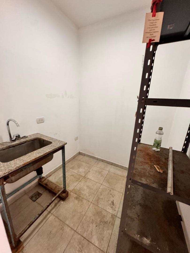 Excelente Galpón 500m2 en Zona Industrial de Loma Hermosa