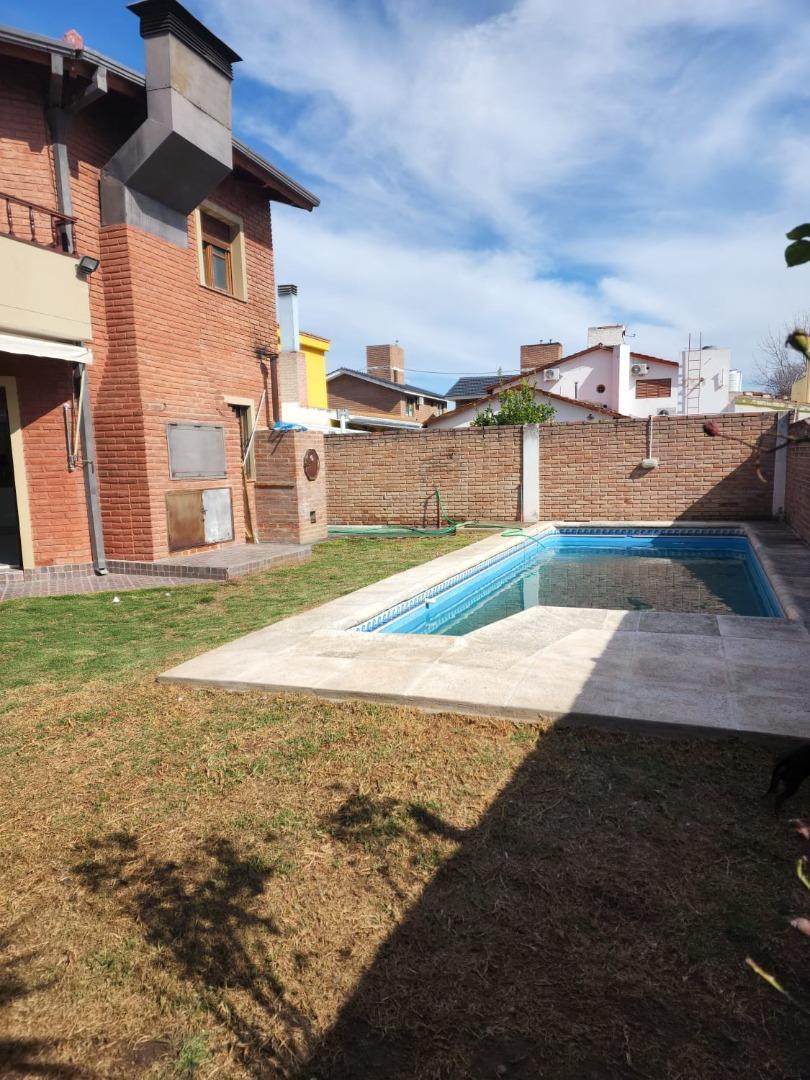 CHALET BARRIO SANTA RITA