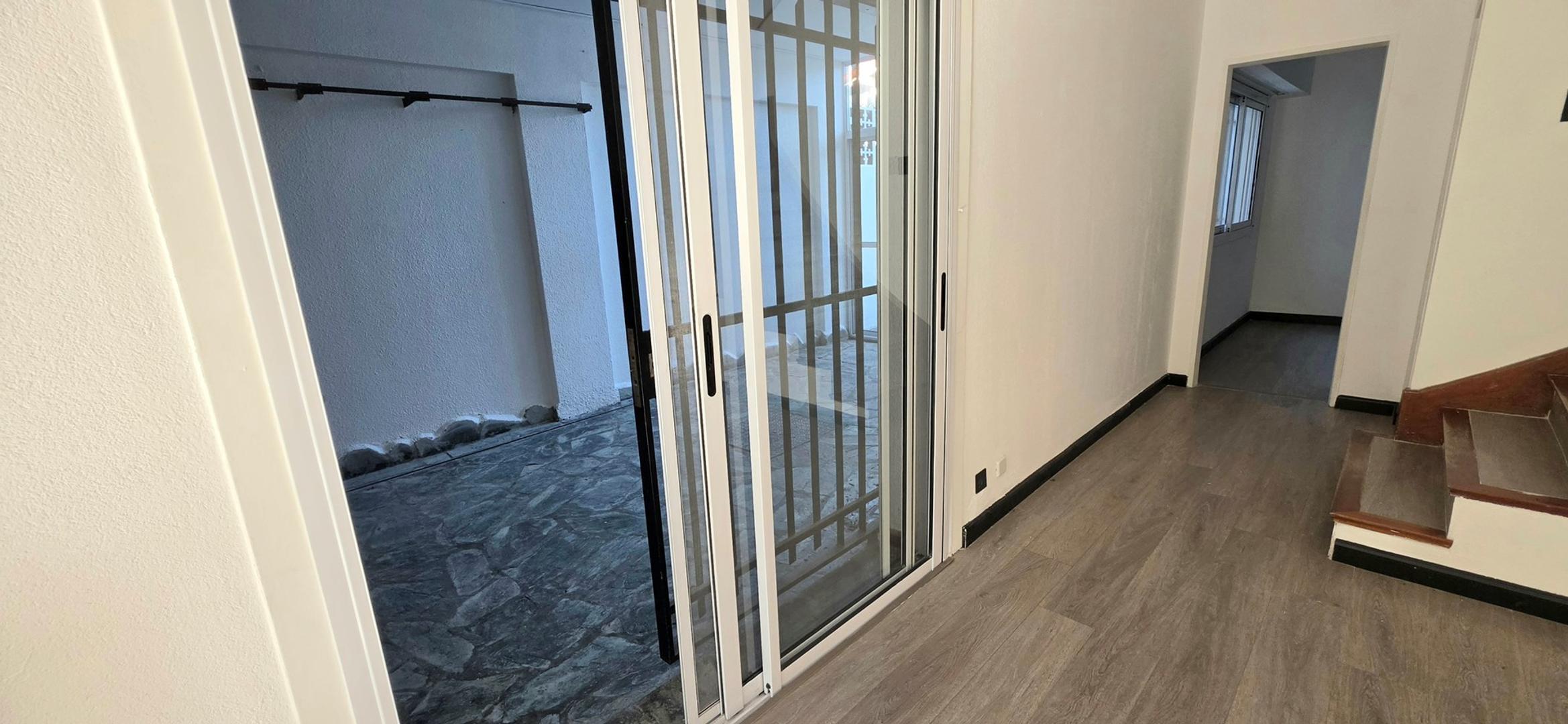Casa en Alquiler con 1 cochera