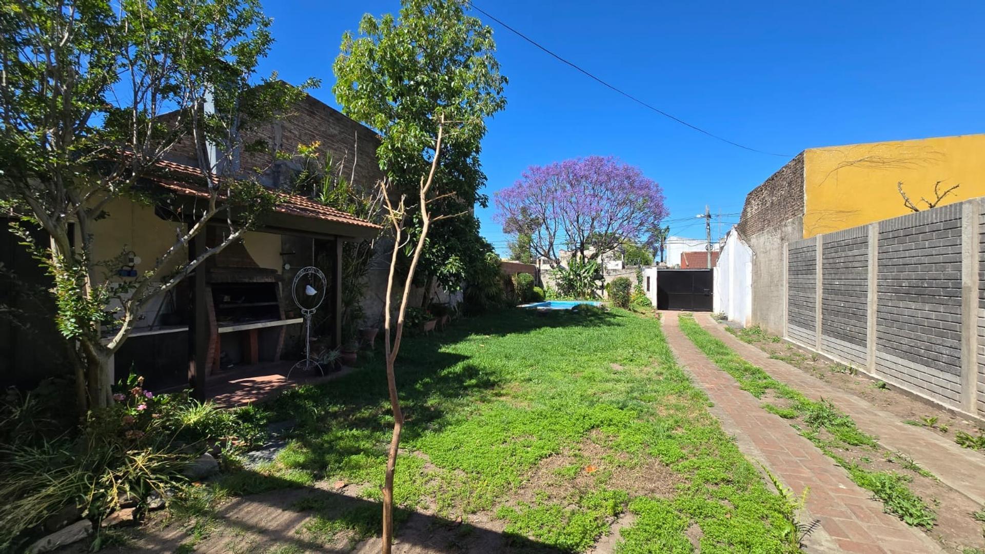 Casa en Venta con 4 cocheras