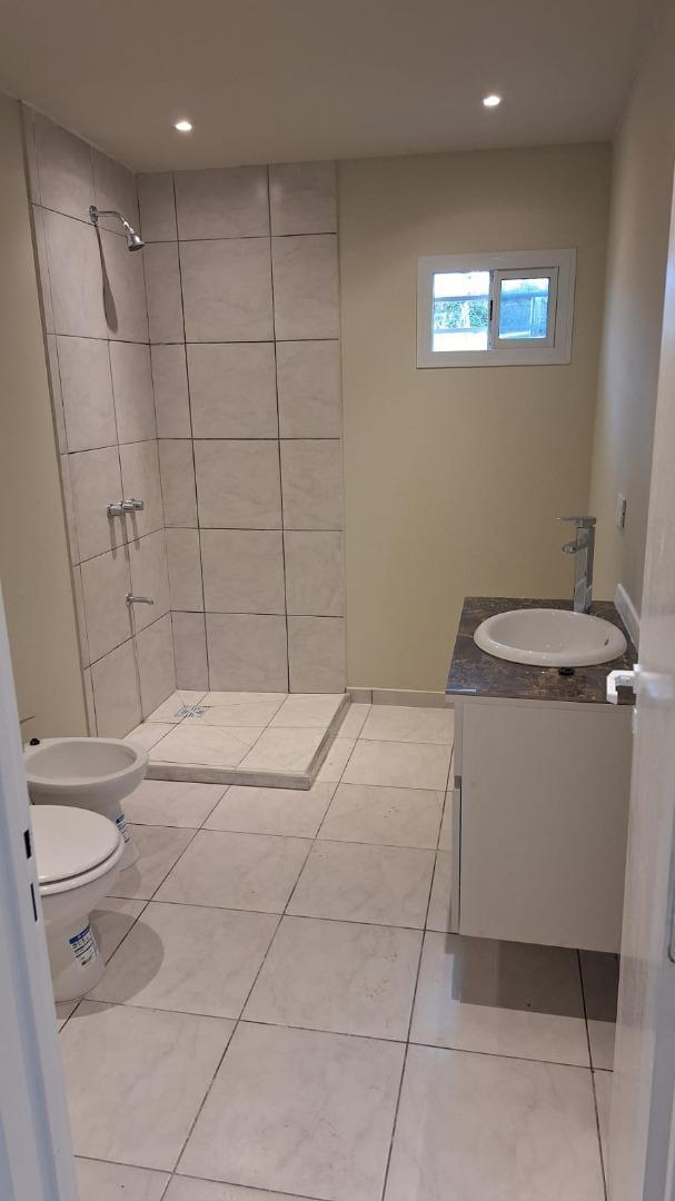 SE VENDE CASA DE 3 DORM EN VILLA DEL LAGO - EXCELENTE VISTA