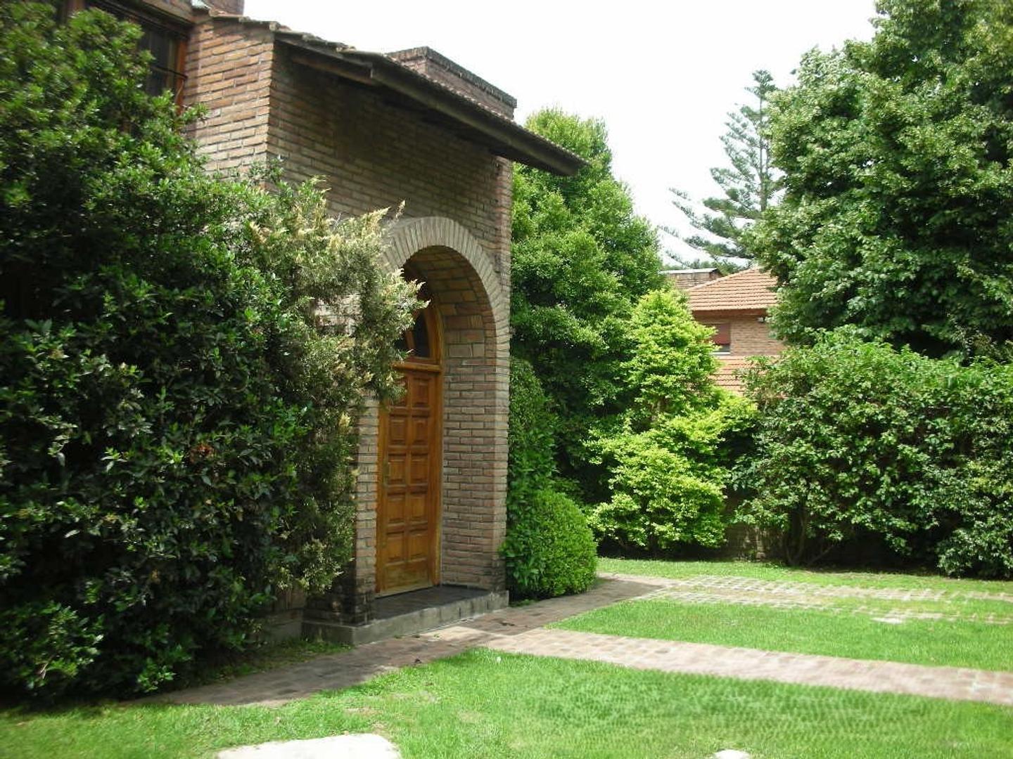 Chalet de 6 ambientes en inmejorable zona residencial