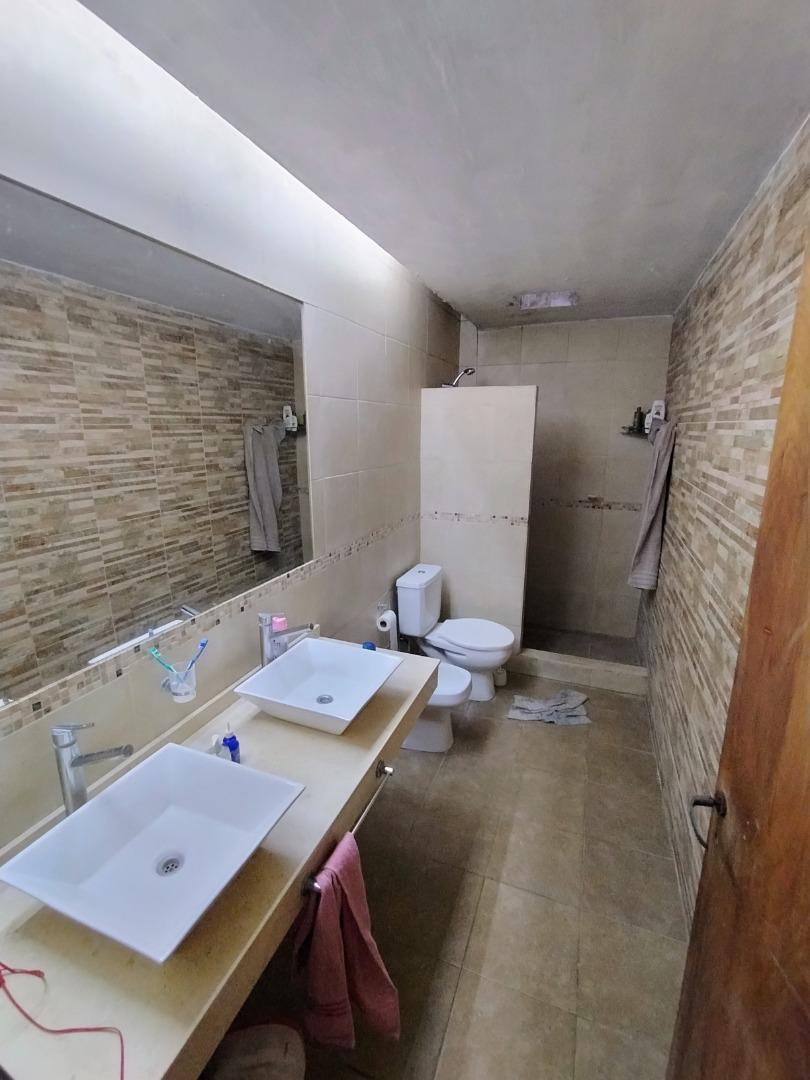 Casa en Venta con 4 cocheras