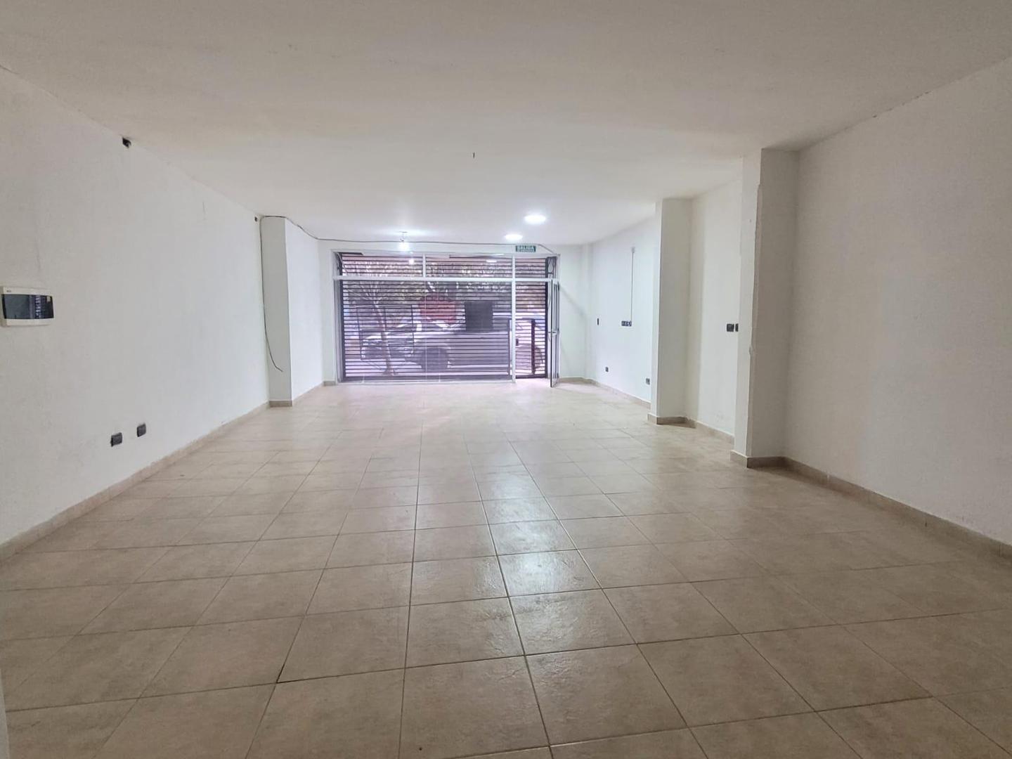 Local en Alquiler en Moreno, $ 850.000