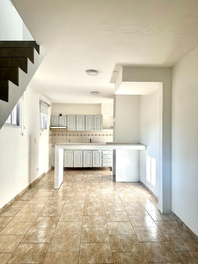 Monseñor Chimento 900