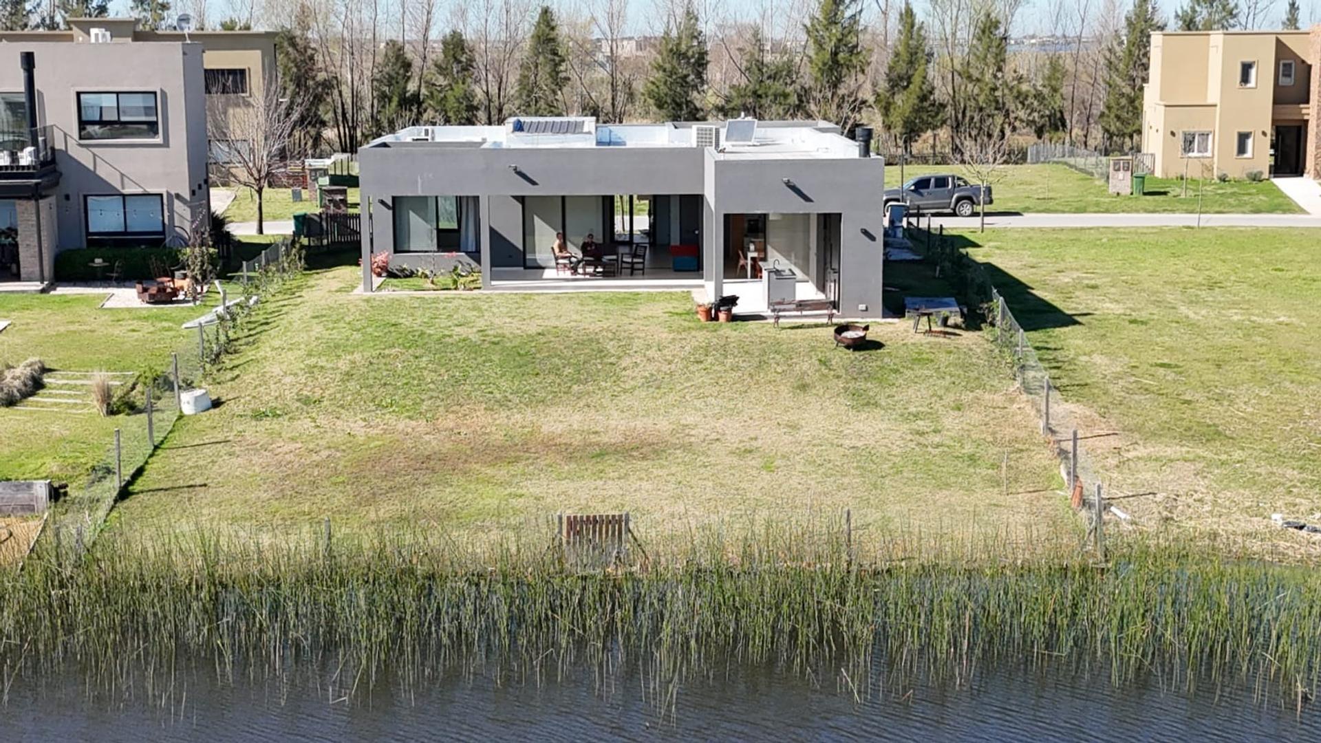 Casa 4 ambientes con 3 baños