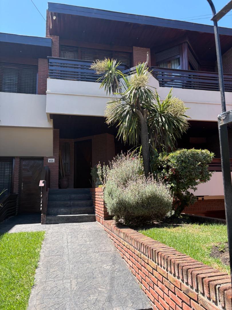 Chalet 5Amb. c/dep. en Parque Luro