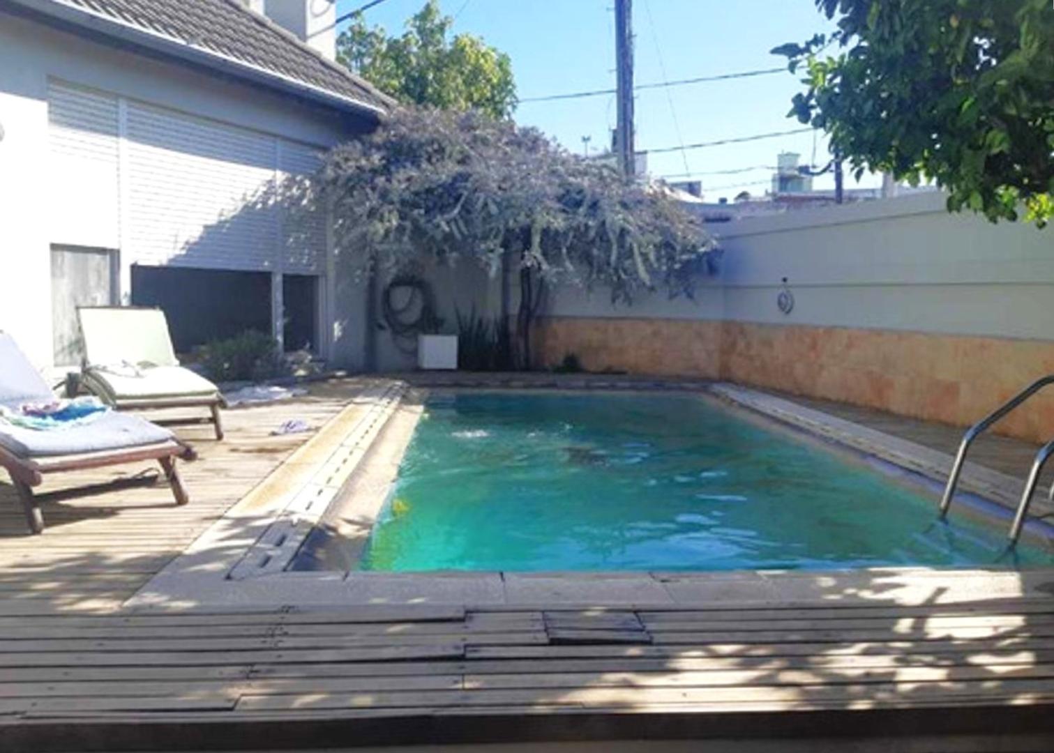 Casa en Venta con 3 cocheras