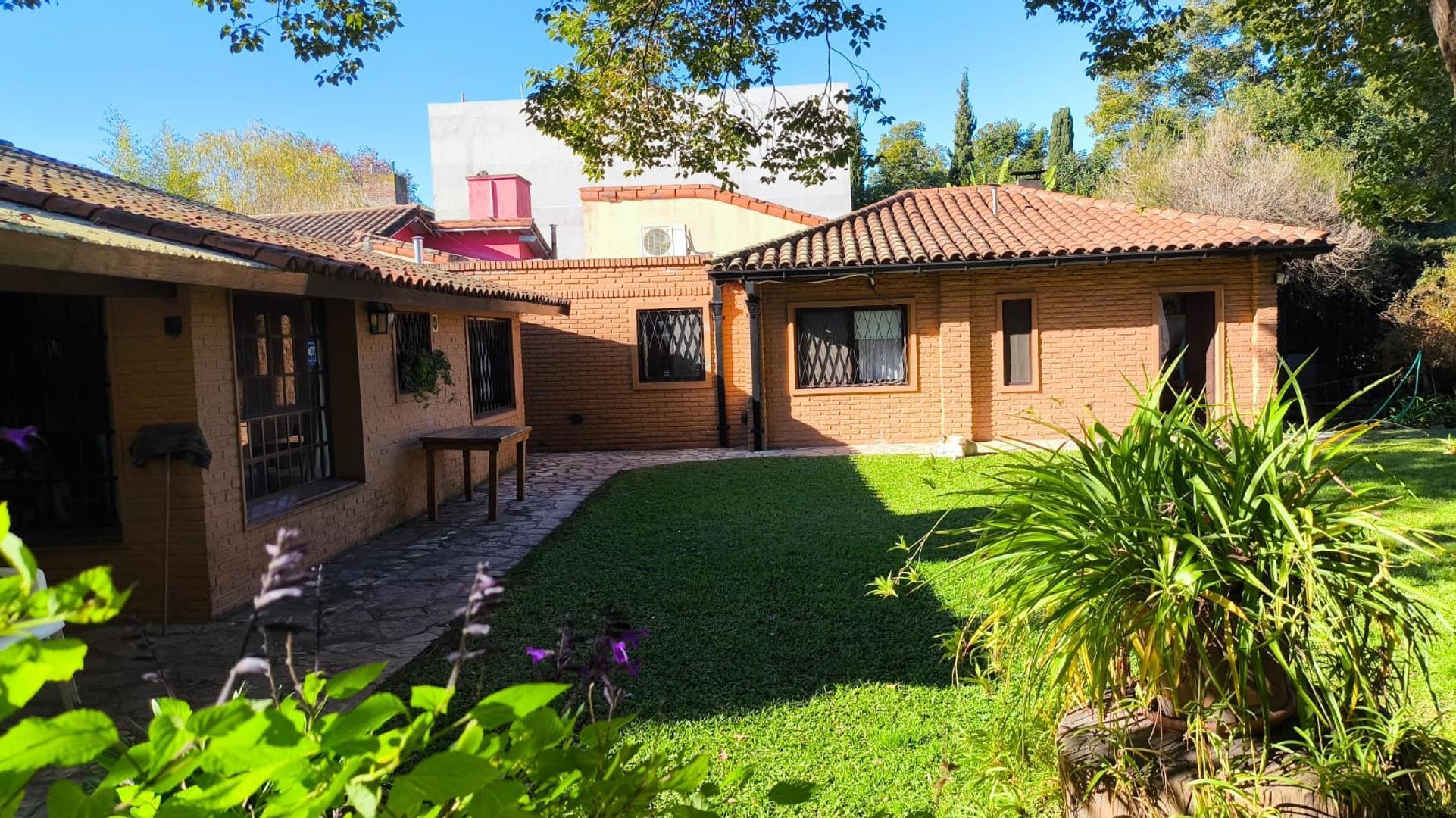 Casa en Venta con 4 cocheras