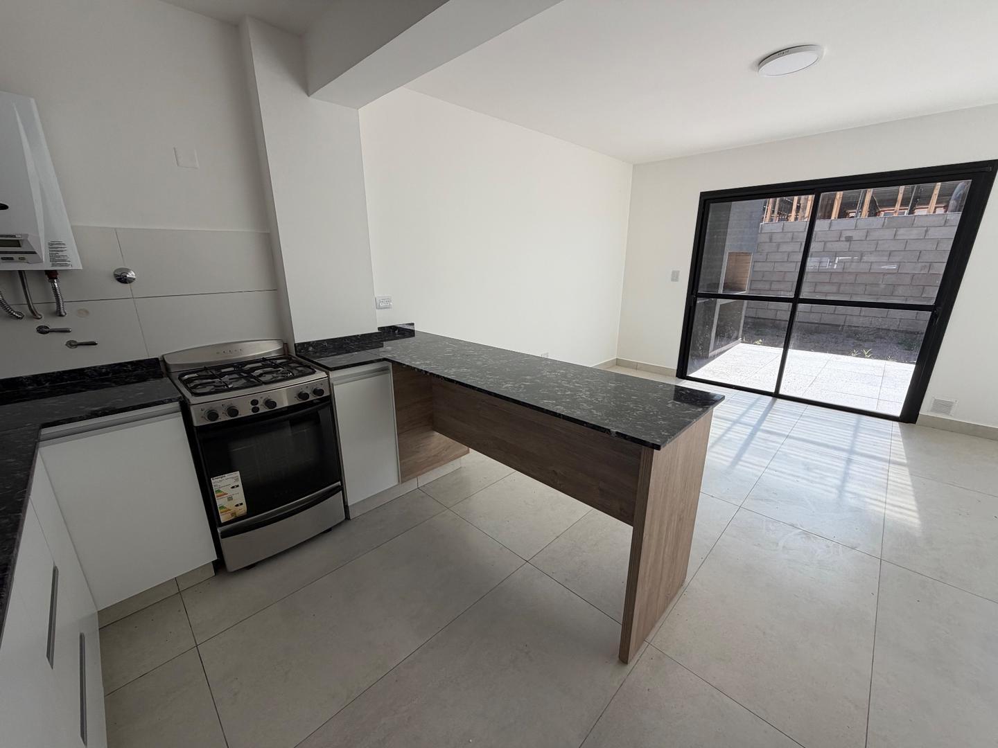 Depto Tipo Casa en Alquiler de 3 ambientes