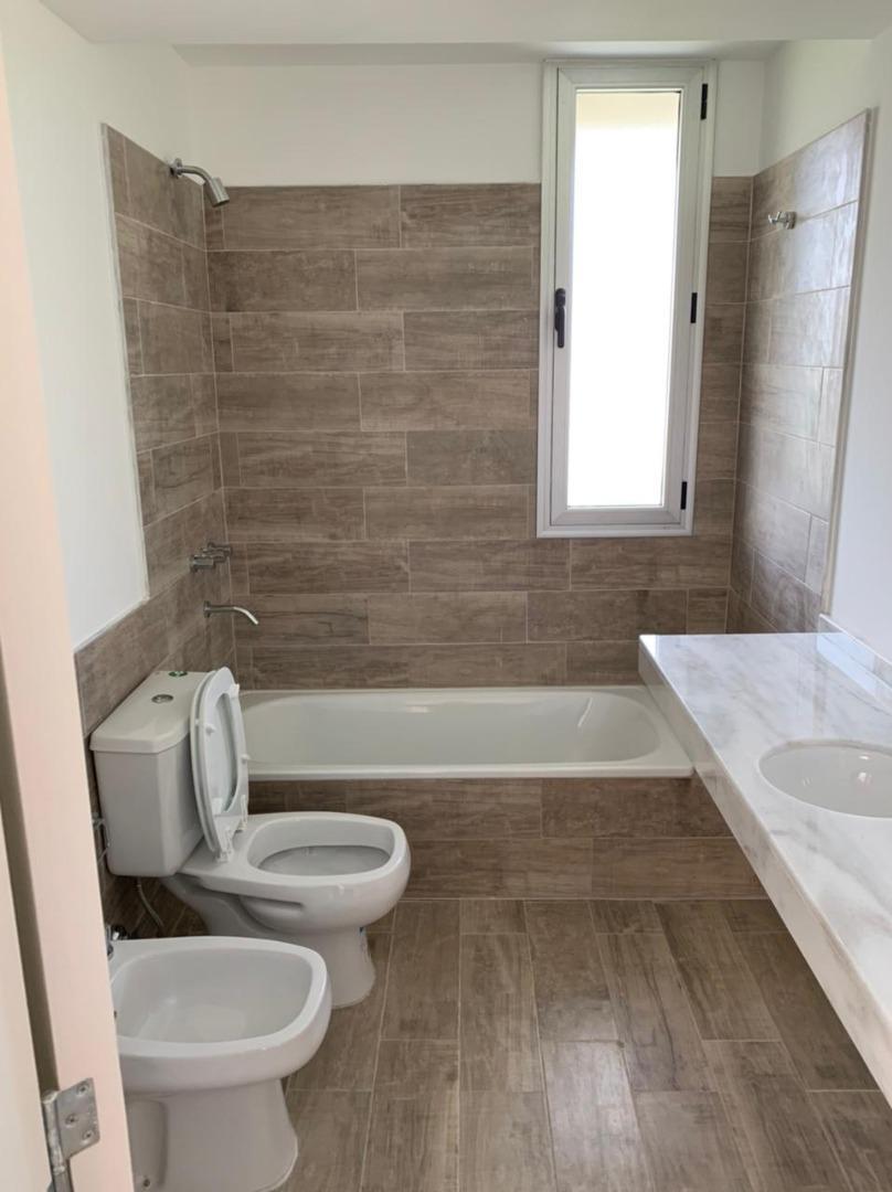 Departamento en Venta en Fisherton, USD 119.000