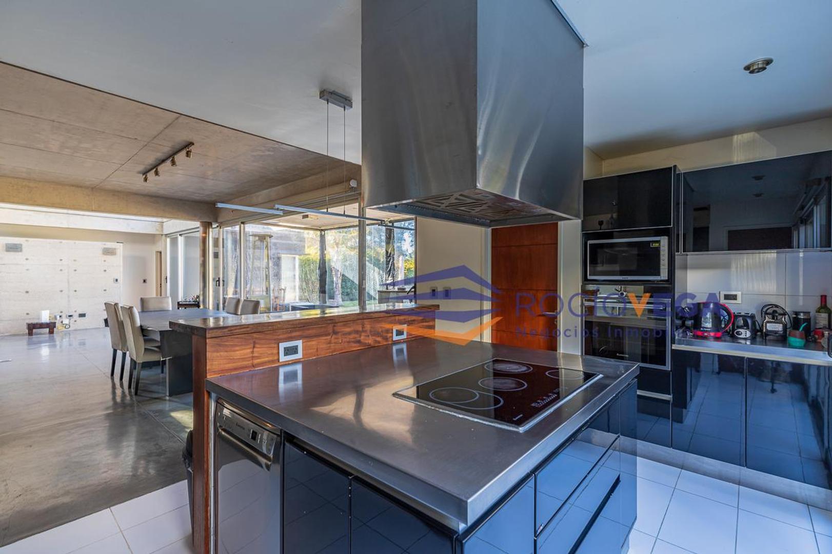 Casa 4 ambientes con 3 baños