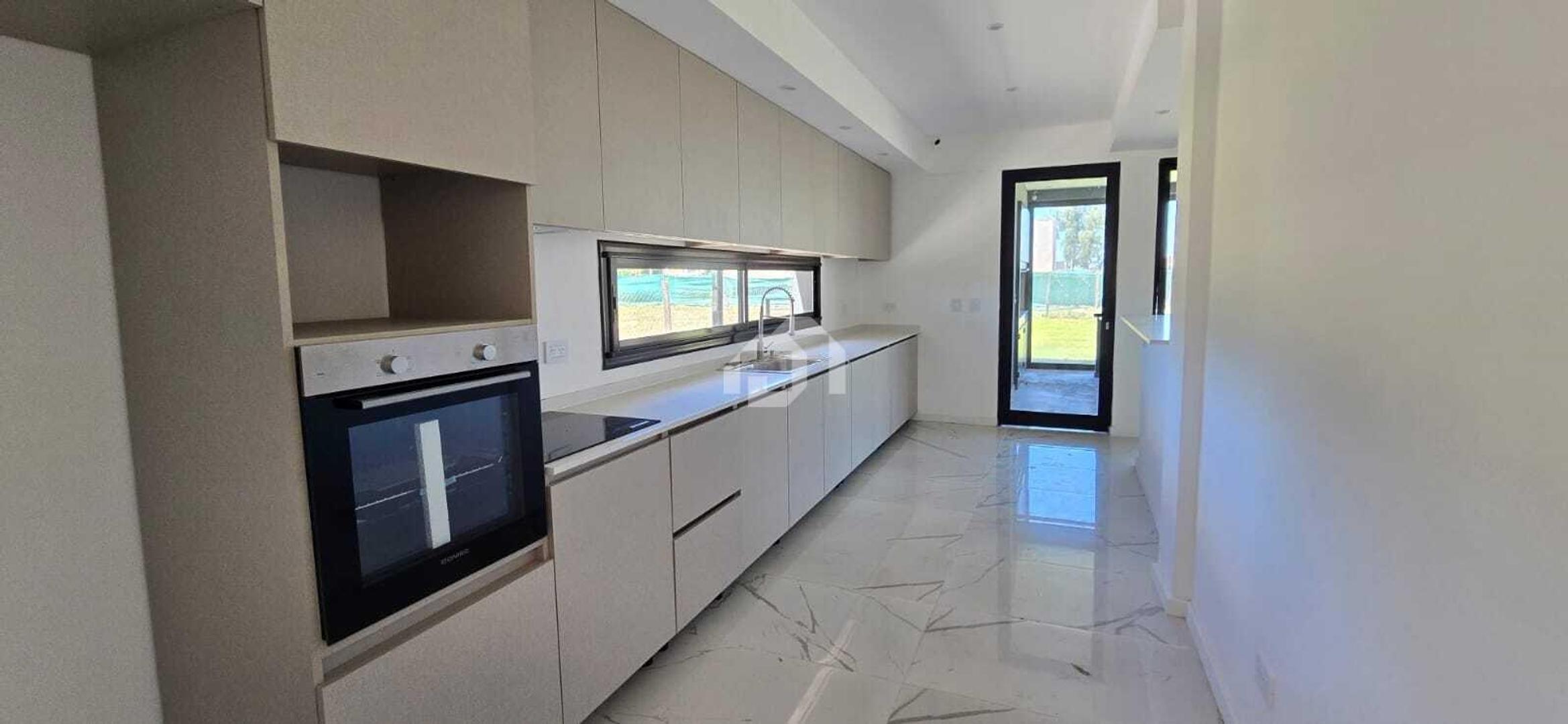 Casa  en Venta en Santa Sofía, Pilar del Este, Pilar