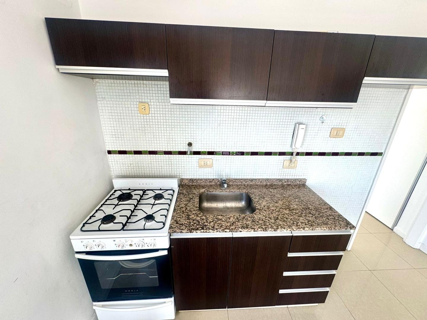 2 Ambientes Con Cochera En Zona Céntrica