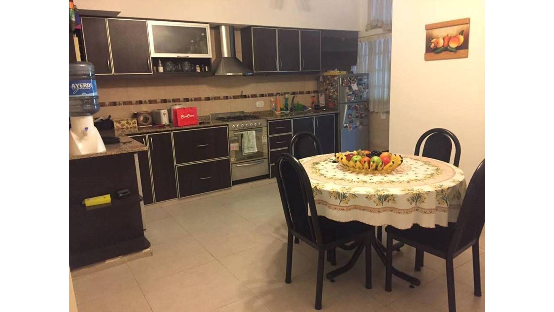 Casa en Venta en Castelar Sur, USD 500.000